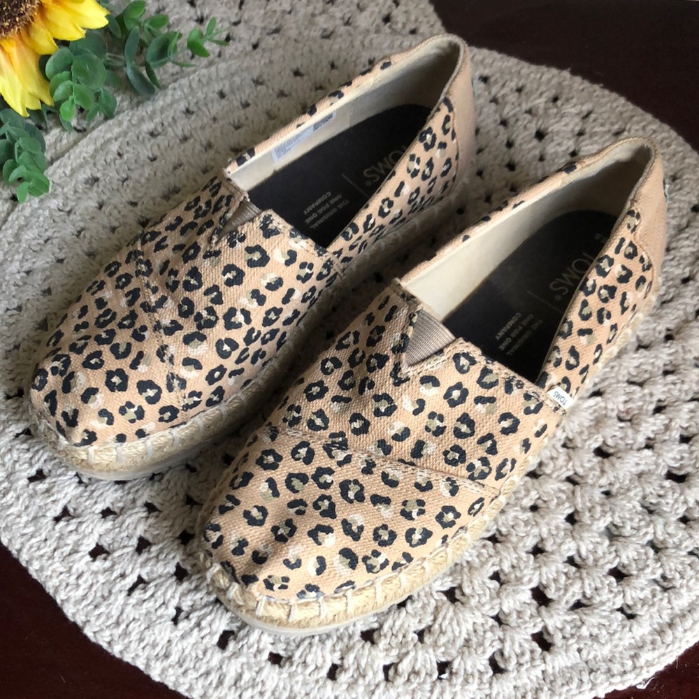 Toms Women’s Tan and Black Cheetah Print Espadrilles Slip Ons SZ 5.5